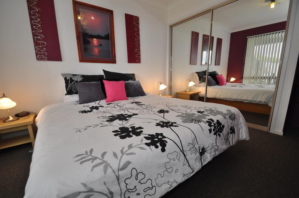 Beachfront Apartments Narooma Rum bild